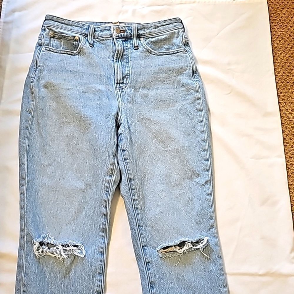 Madewell The Curvy  Perfect Vintage High Rise Distressed Jeans in Denman Wash 28